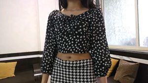 Chic Floral Print Crop Top