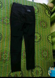 Black High-Waisted Skinny Jeans