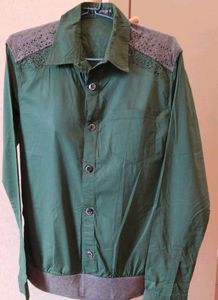 Stylish Men's Green Button-Up Shirt