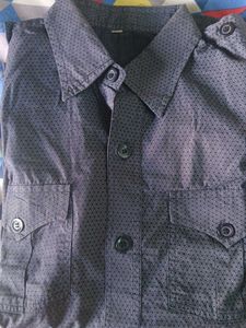 Men's Patterned Button-Up Shirt