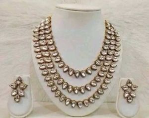 Elegant Kundan Necklace and Earring Set