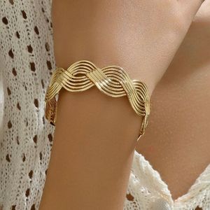 CHIC GOLD TONE BRACELET
