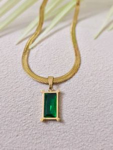 Elegant Emerald Pendant Necklace