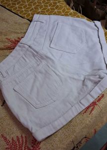 High Waisted White Denim Shorts🐇