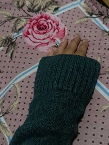 Two comfortable sweatshirt (green and dark blue)