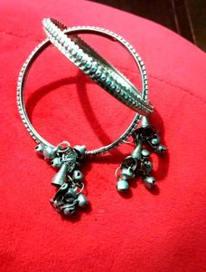Belled Bangle (free with 1 colour glass Bangles)