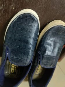 Navy Croc-Embossed Slip-On Casual Shoes