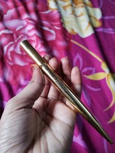 Golden Glittery Eyeliner