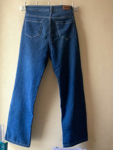 Women straight fit jeans