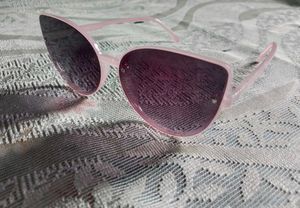 Stylish Pink Cat-Eye Sunglasses