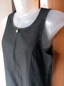 Sleeveless Black Pleated Dress