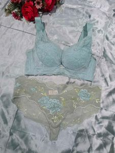 Lace Bra & Panty Set
