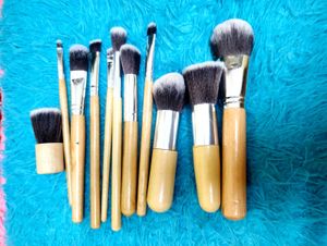 Branded Set Of Makeup Brushes