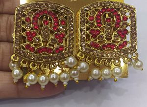 pearl maroon neck piece set with maang tika