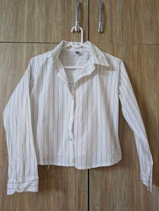 Fitted crop shirt