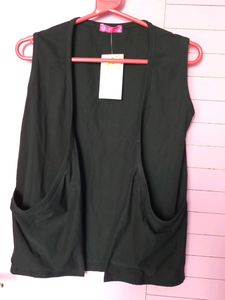 Sleeveless Open-Front Vest with pockets
