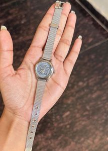 Butterfly Dial Mesh Strap Watch