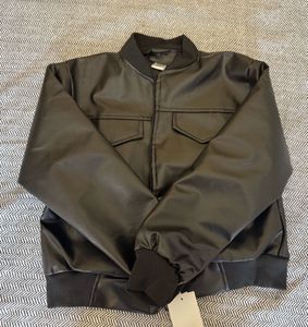 Chic Black Leather Jacket 🖤