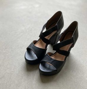 AJIO's Black leather heels (with freegift🎁🎁)