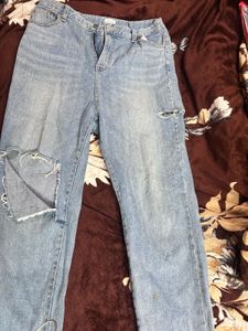 Light Wash Ripped Jeans