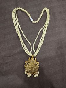 Elegant Pearl Necklace with Pendant