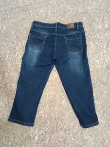 Classic Mid Wash Straight Leg capri Jeans