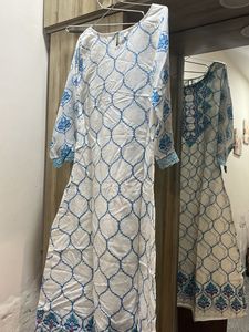 sangria White &amp; Blue Embroidered Kurta