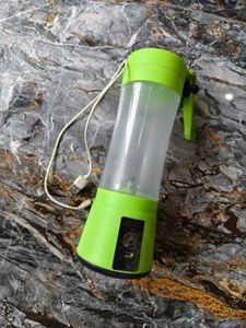 Portable USB Rechargeable Juicer with charger