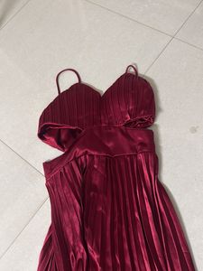 Elegant Pleated Cut-Out Maxi Dress