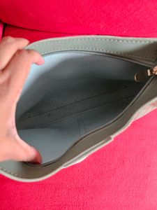Stylish Crossbody Bag with Detachable Strap