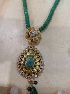 Stunning Emerald &amp; Diamond Necklace Set