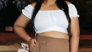 2 Off-Shoulder Puff Sleeve Crop Top | 1 black and