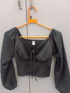 Chic Black Long Sleeve Crop Top