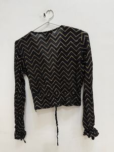 New look Chic Black &amp; Gold Zigzag Crop Top