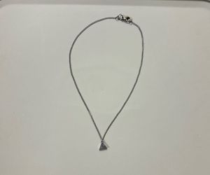 Westside Chic Triangle Pendant Necklace(Unis