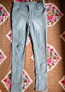 Light Wash Ripped Jeans