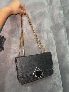 Chic Black Croc Embossed Chain Bag