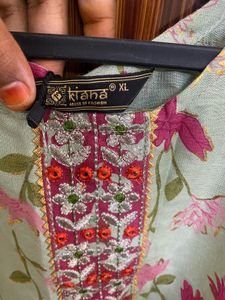 Elegant Purple Kurta Set And Green Pijama Se