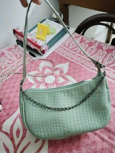 Stylish Croc-Embossed Shoulder Bag