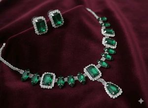 Emerald Green Necklace &amp; Earings set