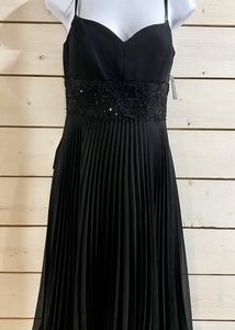 ✨SALE✨Elegant Black Pleated Dress