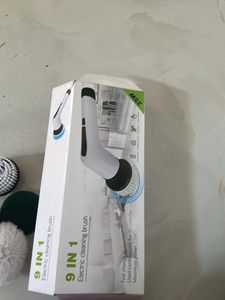 Spin Scrubber with Brush Heads