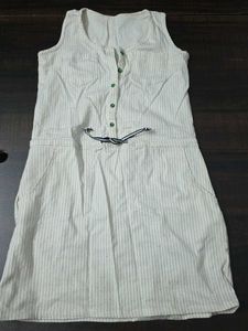White Sleeveless Dress with pockets