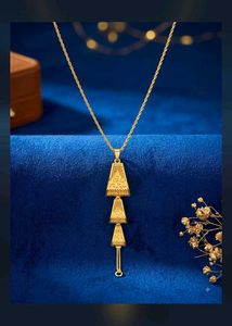 Elegant Gold Pendant Necklace