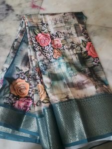 Beautiful Floral Print Saree with Blouse piece