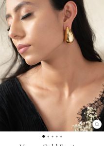 Gold Teardrop Earrings- do taara