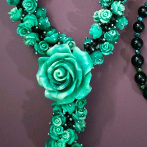 Trendy Floral Design Neckpiece For Women