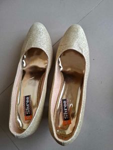 Sparkling Gold Heels 👠