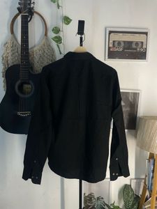 Uniqlo Classic Black Men's Button-Up Shirt