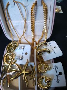 Gold Tone Fashion Jewelry Set